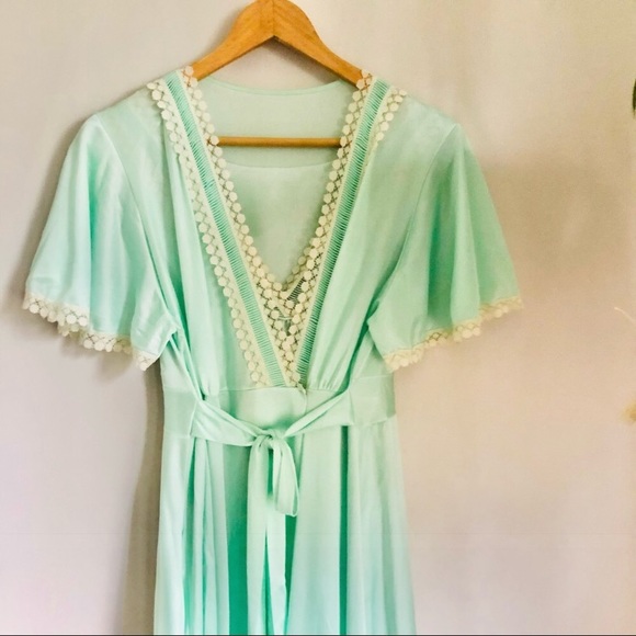 Vintage Lingerie Set - Picture 3 of 16